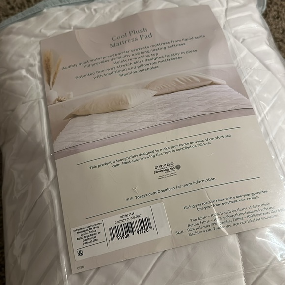 Casaluna cool plush Mattress padWhite
quilted design/Waterproof/Moisture-wicking - Picture 7 of 7